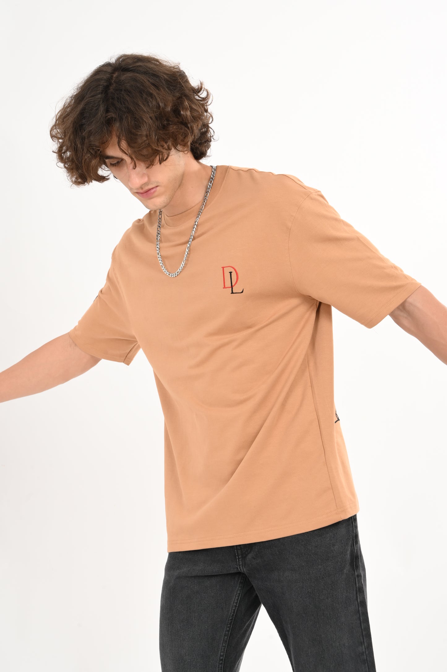DLAZY MAN KICK EMBROIDERY CARMEL BROWN OVERSIZED TEE