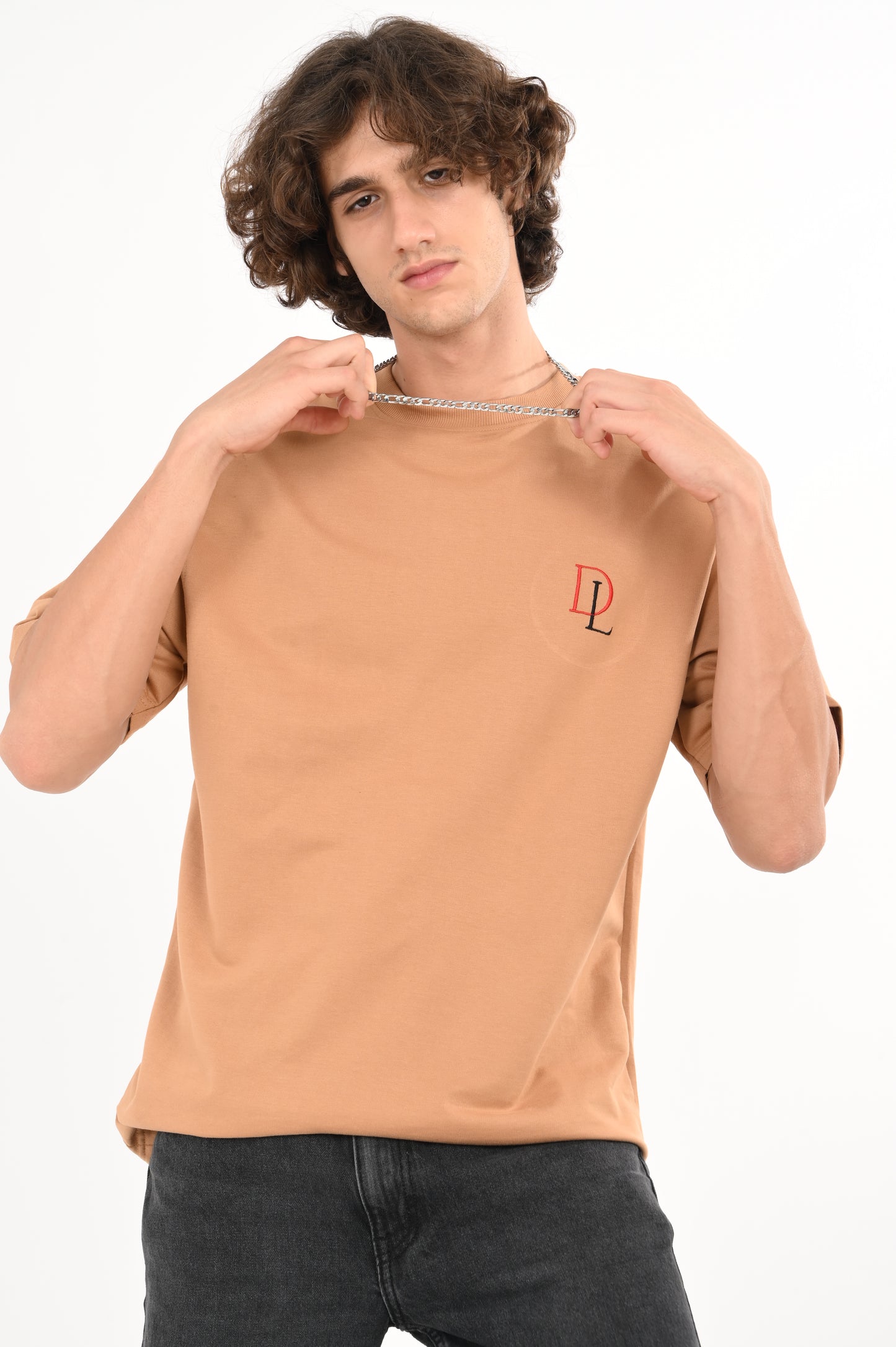 DLAZY MAN KICK EMBROIDERY CARMEL BROWN OVERSIZED TEE