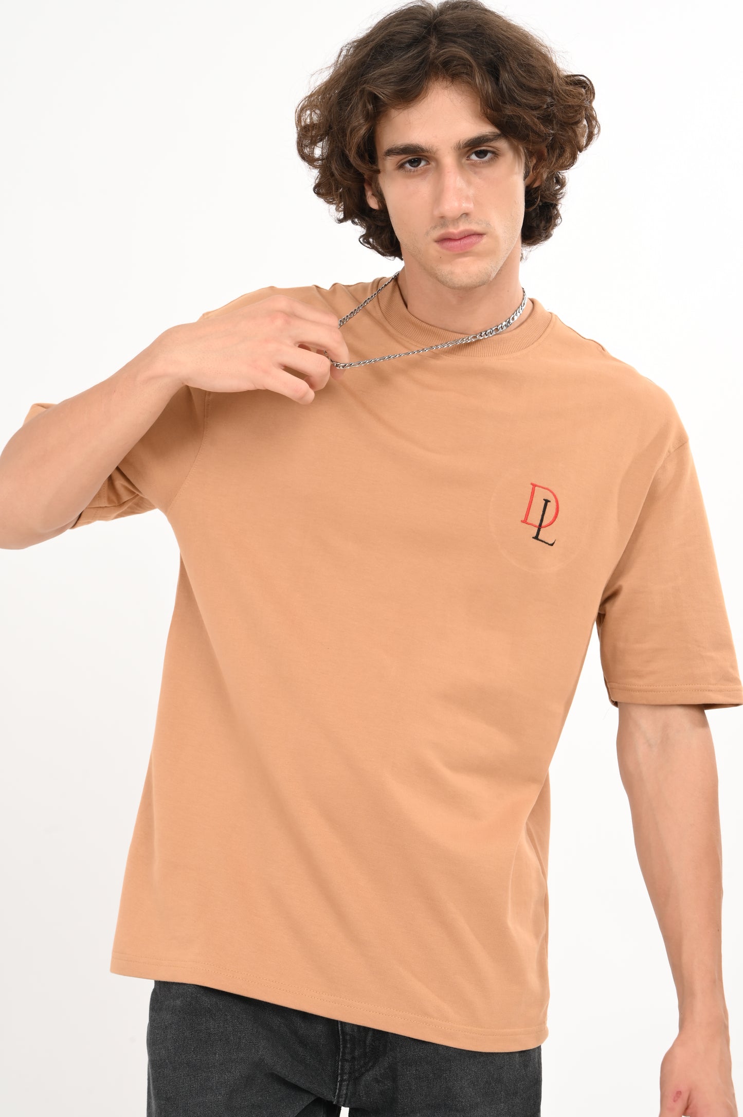 DLAZY MAN KICK EMBROIDERY CARMEL BROWN OVERSIZED TEE