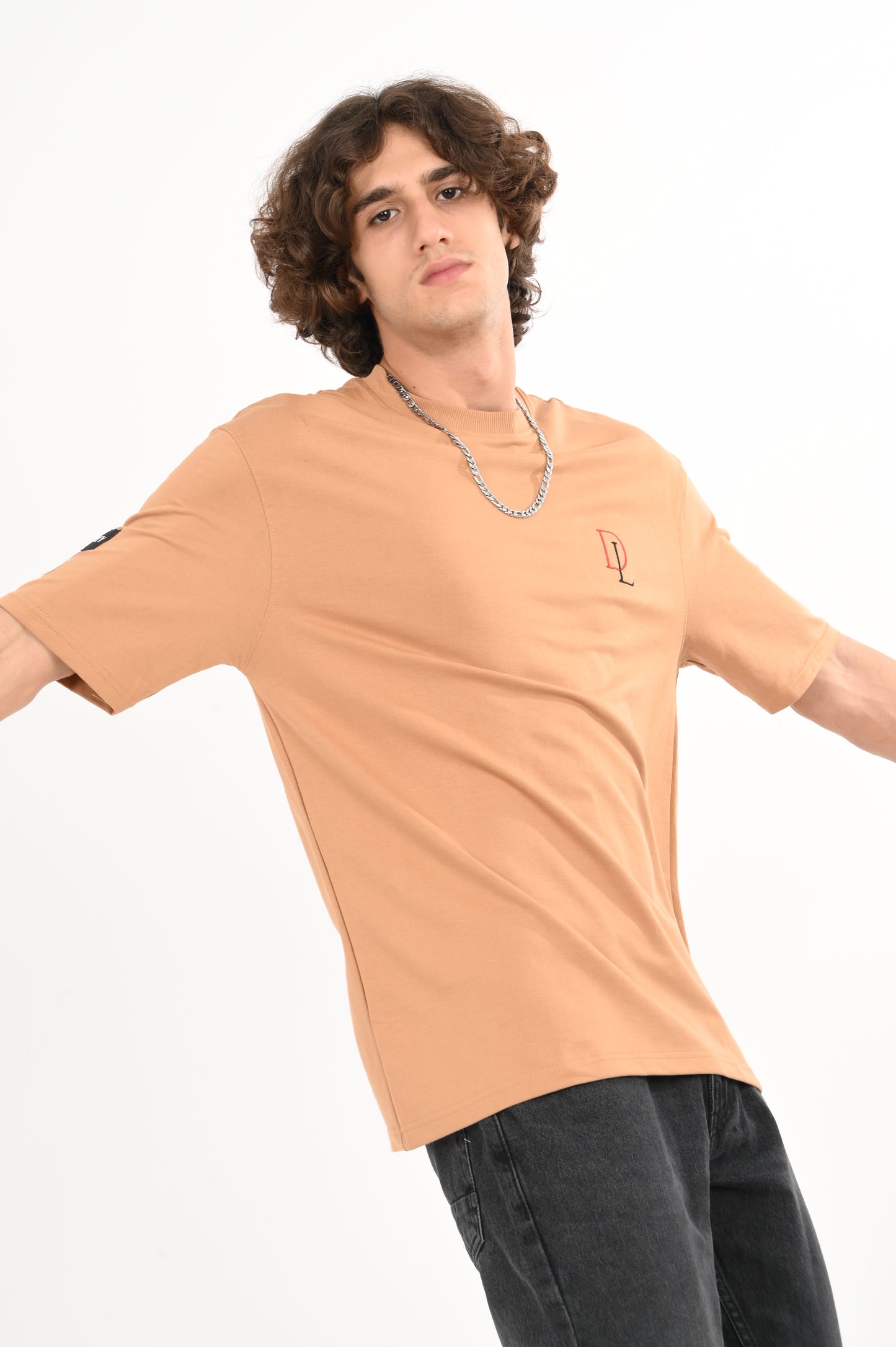 DLAZY MAN KICK EMBROIDERY CARMEL BROWN OVERSIZED TEE